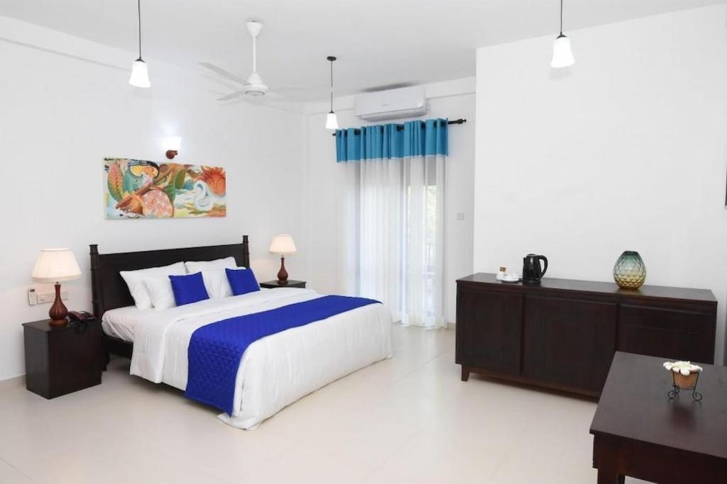 Blue Spring Hotel Ваддува Номер фото