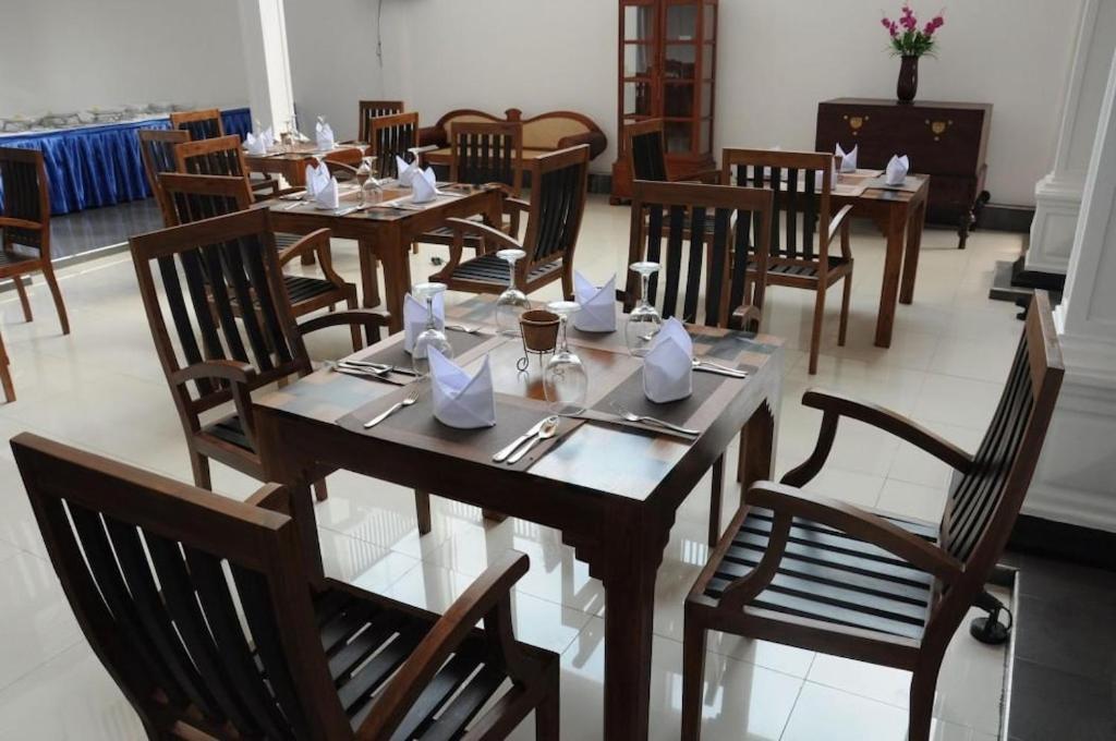 Blue Spring Hotel Ваддува Экстерьер фото
