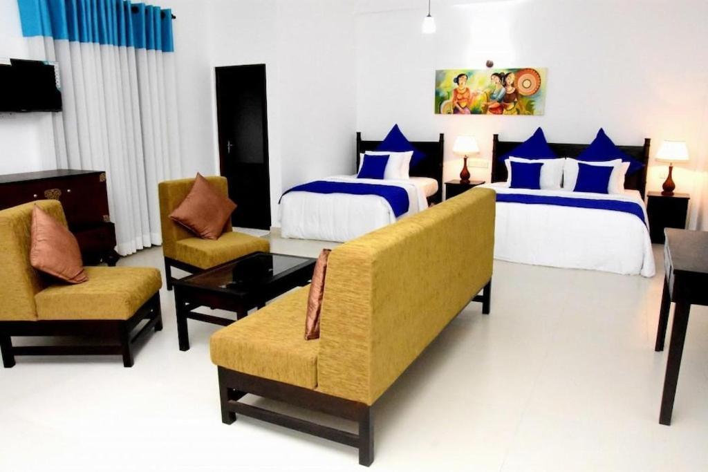 Blue Spring Hotel Ваддува Экстерьер фото